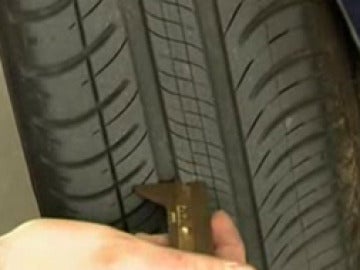 Más de un millón de vehículos circulan con los neumáticos en mal estado
