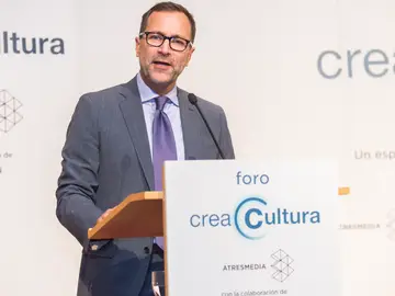 James Costos en el primer foro Crea Cultura James Costos en el primer foro Crea Cultura