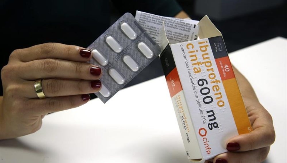 Tomar ibuprofeno para dolor de garganta