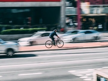 Ciclista en ciudad