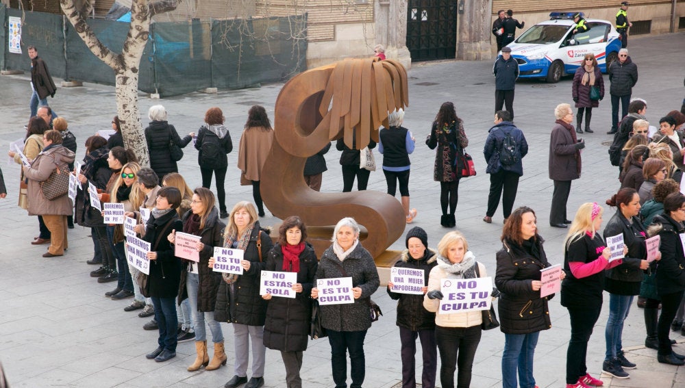 Polémica en Zaragoza por una escultura que no representa a las supervivientes