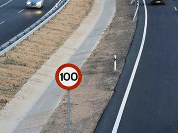 Los límites legales de velocidad en las carreteras convencionales