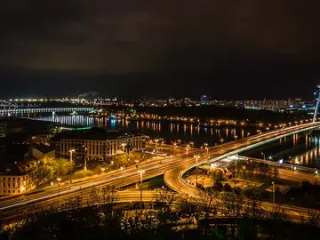 Vivir en zonas urbanas muy iluminadas por la noche podría aumentar el riesgo de padecer cáncer de mama Vivir en zonas urbanas muy iluminadas por la noche podría aumentar el riesgo de padecer cáncer de mama