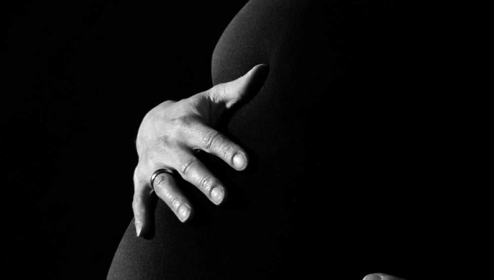 Usar el móvil durante el embarazo no daña al bebé