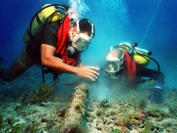 Más de 100 buceadores limpian el fondo marino de la Malvarrosa Más de 100 buceadores limpian el fondo marino de la Malvarrosa