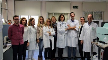 Foto del equipo liderado por la doctora María Rosa Durán de la Universidad de Cádiz