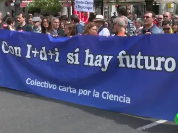 Investigadores denuncian la actual situación de la ciencia en España y recogen firmas para exigir más financiación Investigadores denuncian la actual situación de la ciencia en España y recogen firmas para exigir más financiación