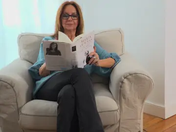 María Dueñas, con su último libro, 'Las hijas del capitán' María Dueñas, con su último libro, 'Las hijas del capitán'