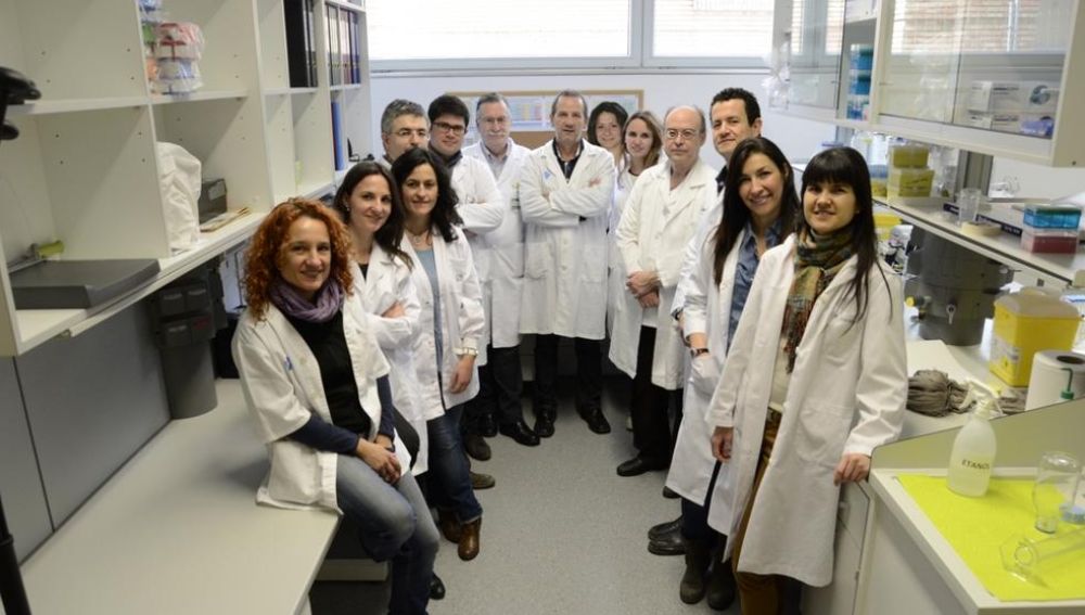 Ferran Barbé, en el centro, con investigadores en patología respiratoria