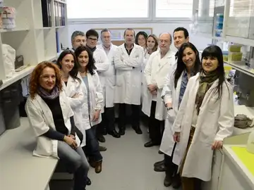 Ferran Barbé, en el centro, con investigadores en patología respiratoria Ferran Barbé, en el centro, con investigadores en patología respiratoria