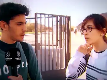La nueva becaria de Crea Lectura pasa un mal rato entrevistando a universitarios: "No les gusta leer" La nueva becaria de Crea Lectura pasa un mal rato entrevistando a universitarios: "No les gusta leer"