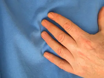 hombre sufriendo un infarto hombre sufriendo un infarto