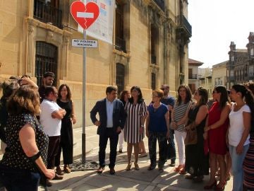 La Diputación de Jaén instala una señal para concienciar sobre la violencia de género 