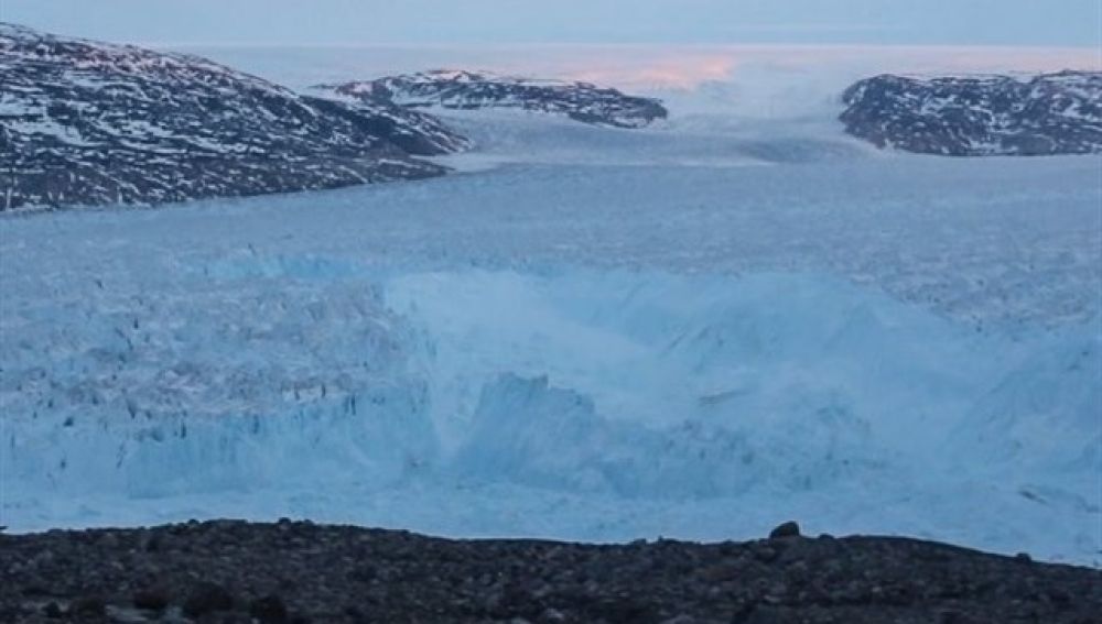 Un iceberg de más de seis kilómetros se separa de un glaciar en Groenlandia 