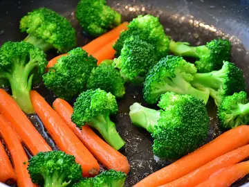 Tener una alimentación rica en frutas y verduras reduce el riesgo de cáncer de mama Tener una alimentación rica en frutas y verduras reduce el riesgo de cáncer de mama