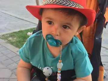 Una madre inicia un 'crowdfunding' para que su bebé de 2 años, con síndrome de Goldenhar, pueda oír bien Una madre inicia un 'crowdfunding' para que su bebé de 2 años, con síndrome de Goldenhar, pueda oír bien