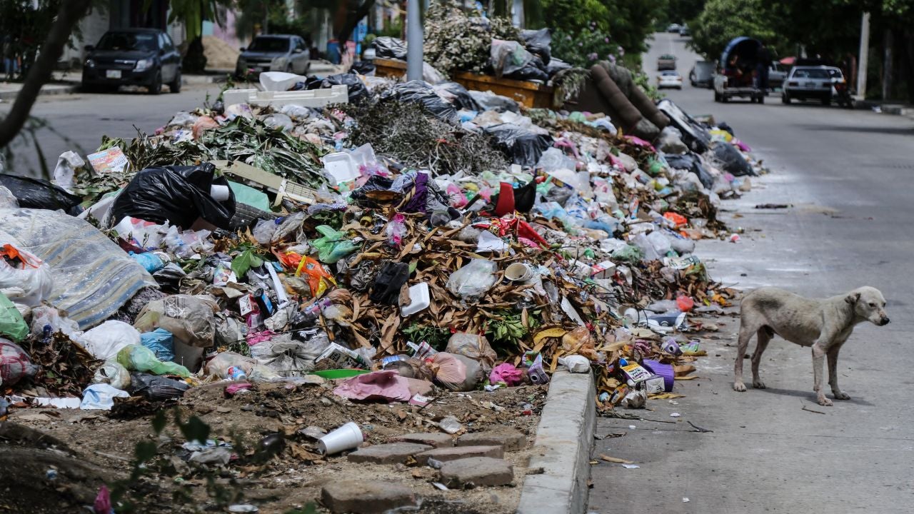 Alerta sanitaria por acumulación de basura en la ciudad mexicana de ...