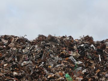 Baleares y Canarias, los que más residuos generan por persona y año en España