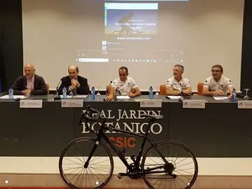Cinco investigadores recorren España en bici para promover la divulgación científica Cinco investigadores recorren España en bici para promover la divulgación científica