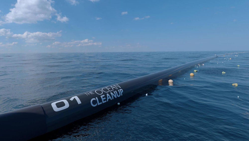 The Ocean Cleanup crea una barrera para acabar con la isla de plástico más grande del Pacífico gracias al crowdfunding