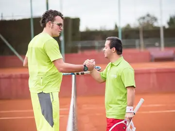 Jóvenes tenistas con y sin discapacidad intelectual participan en el torneo Más que Tenis Jóvenes tenistas con y sin discapacidad intelectual participan en el torneo Más que Tenis