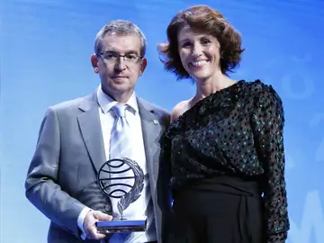 El ganador del Premio Planeta 2018, Santiago Posteguillo, y la finalista, Ayanta Barilli El ganador del Premio Planeta 2018, Santiago Posteguillo, y la finalista, Ayanta Barilli