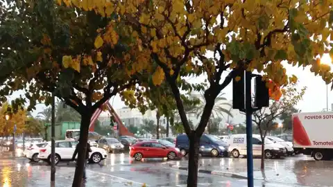 Tráfico intenso por la lluvia Cruce calle Colombia con Vicente Alexander