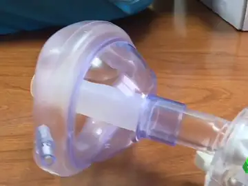 Cuando la maniobra Heimlich no es una opción: 'Dechoker', el aparato para evitar la asfixia apto para niños y embarazadas Cuando la maniobra Heimlich no es una opción: 'Dechoker', el aparato para evitar la asfixia apto para niños y embarazadas