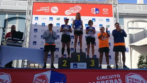 Los ganadores de la categoría femenina de 10 km Los ganadores de la categoría femenina de 10 km