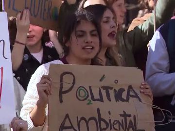 'Fridays for future', la concentración de estudiantes contra el cambio climático llega a Madrid 'Fridays for future', la concentración de estudiantes contra el cambio climático llega a Madrid