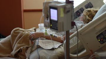 mujer en un hospital mujer en un hospital