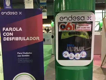 Farola con desfibrilador Farola con desfibrilador