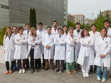 Equipo de investigadores detrás del estudio que demuestra la eficacia del virus del resfriado contra el glioma Equipo de investigadores detrás del estudio que demuestra la eficacia del virus del resfriado contra el glioma