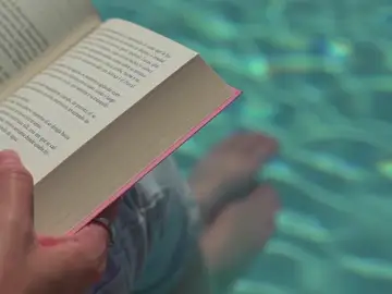 Leer en la piscina Leer en la piscina
