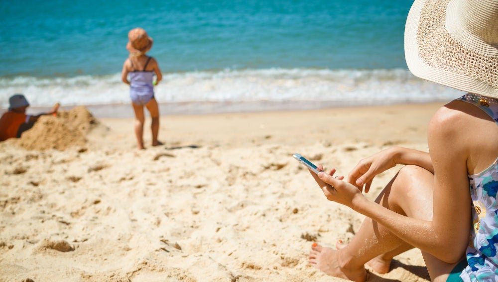 Disfruta del verano siendo responsable con tu uso de la tecnología y el de tus hijos