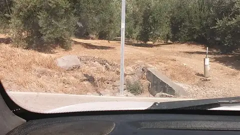Espejo roto impide visibilidad Espejo roto impide visibilidad en la incorporación a la carretera JA2307 en el km 11 a 12 diresión de las casillas hacia Alcaudete. Varias veces comunicado al 112 sin reparación desde hace meses.