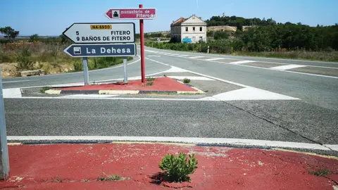 Señales mal situadas Señales de tráfico dificultan considerablemente la incorporación a la nacional 113 a la altura de Cintruenigo en Navarra. No se puede ver al hacer el STOP y hay que adelantar el coche hasta dentro de la misma nacional 113 y por consiguiente el riesgo es importante. Cruce N-113 dirección Pamplona, a la altura de Cintruenigo. Cruce Fitero-Cascante.