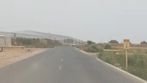 BACHE EN CARRTERA Formación de bache en carretera RM-F28 Km2 por posible blandon en el firme al cual le están llegando filtraciones de agua, añadido de que ésta carretera comarcal no tiene arcén es un gran peligro para ciclistas y cicloturistas.