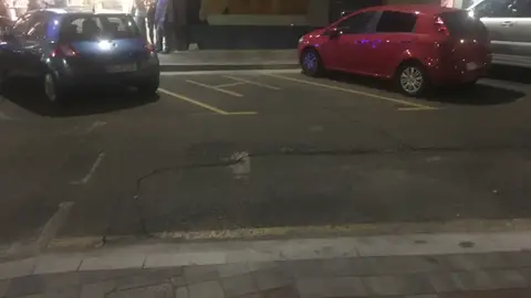 Ceda el paso en la calzada borrado No existe señal vertical del ceda el paso y el que hay pintado en el suelo está medio borrado siendo casi imposible verlo sin fijarse. Está situado en el cruce de la calle “la mujer palentina” con la calle “barrantes” en Palencia.
