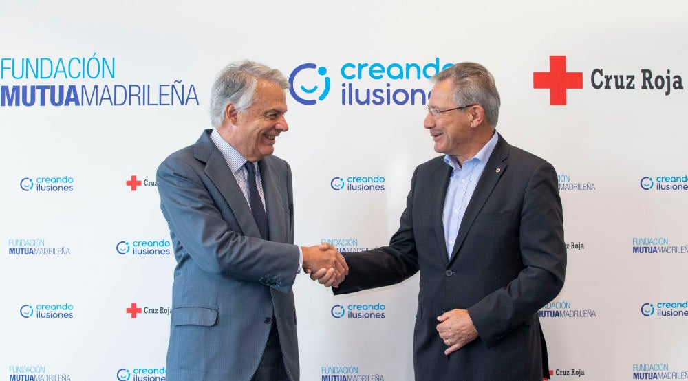 El presidente del Grupo Mutua Madrileña y su fundación, Ignacio Garralda, y el presidente de Cruz Roja, Javier Senent