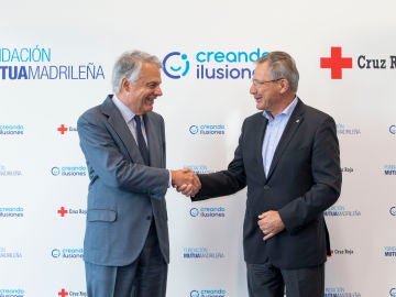 El presidente del Grupo Mutua Madrileña y su fundación, Ignacio Garralda, y el presidente de Cruz Roja, Javier Senent