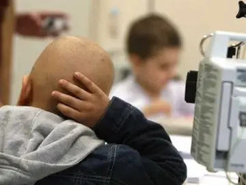 Imagen de un niño con cáncer Imagen de un niño con cáncer