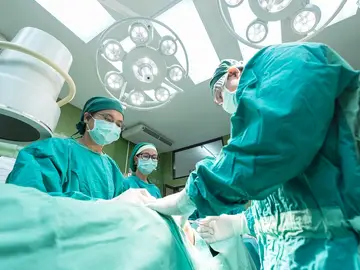 Médicos operando Médicos operando