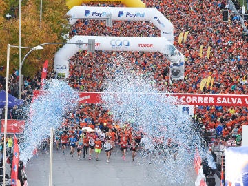 Los primeros corredores de la 11 ª Carrera Ponle Freno de Madrid