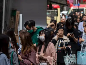 Imagen de ciudadanos en China con mascarillas por el coronavirus Imagen de ciudadanos en China con mascarillas por el coronavirus