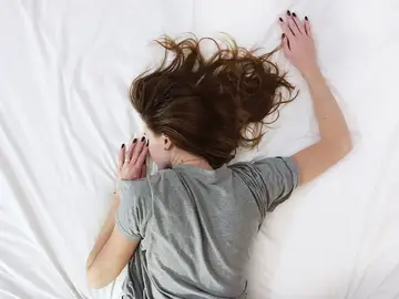 Mujer durmiendo Mujer durmiendo