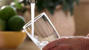 Bebe agua para estar hidratado y cuidar tu salud Bebe agua para estar hidratado y cuidar tu salud