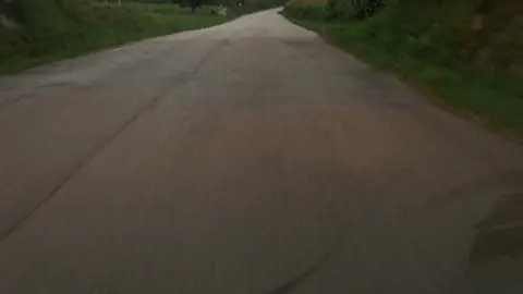 Denuncia recibida Carretera sin líneas