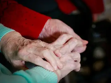 Manos de ancianos Manos de ancianos