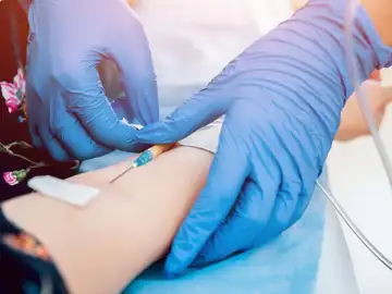 mujer con quimioterapia mujer con quimioterapia